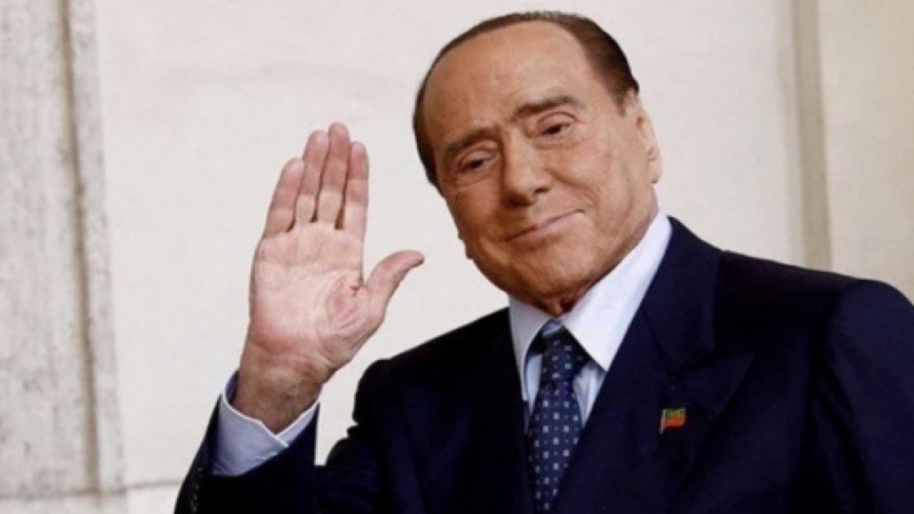 Eski İtalya Başbakanı Silvio Berlusconi hayatını kaybetti