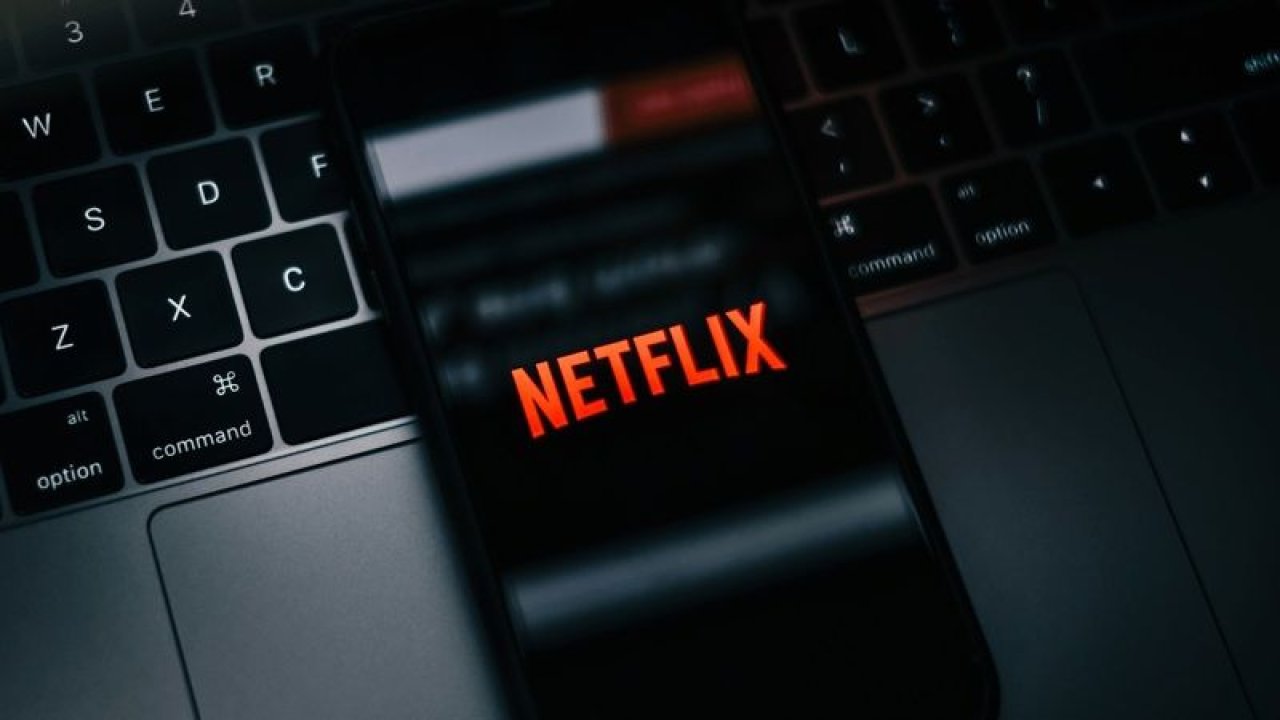 Netflix abone sayılarını artırmayı başardı! Şifre paylaşım yasağı dijital platformun işine yaradı!