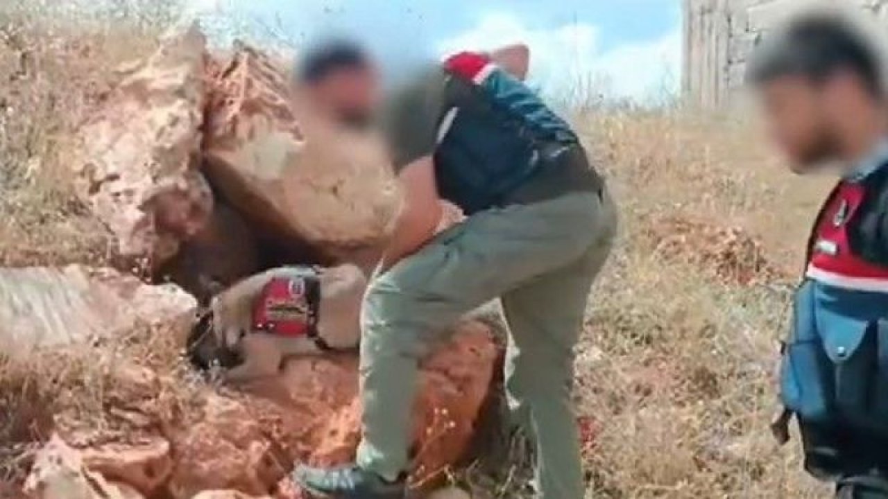 Gaziantep'te Jandarma ekipleri boş araziye saklanmış 1 kilo eroin ele geçirdi