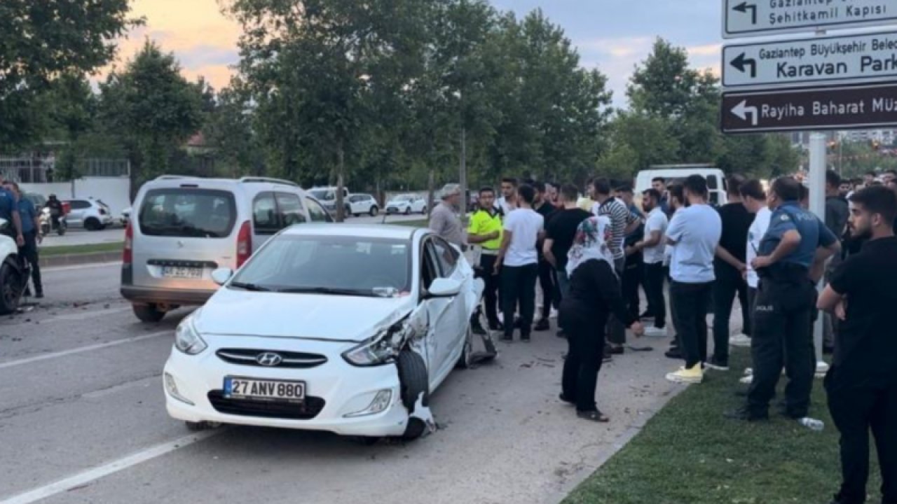 Gaziantep'te kaza! Gaziantep’te Şehitkamil İlçesi'nde araç kaza yaptı: 3’ü çocuk 7 kişi yaralandı.