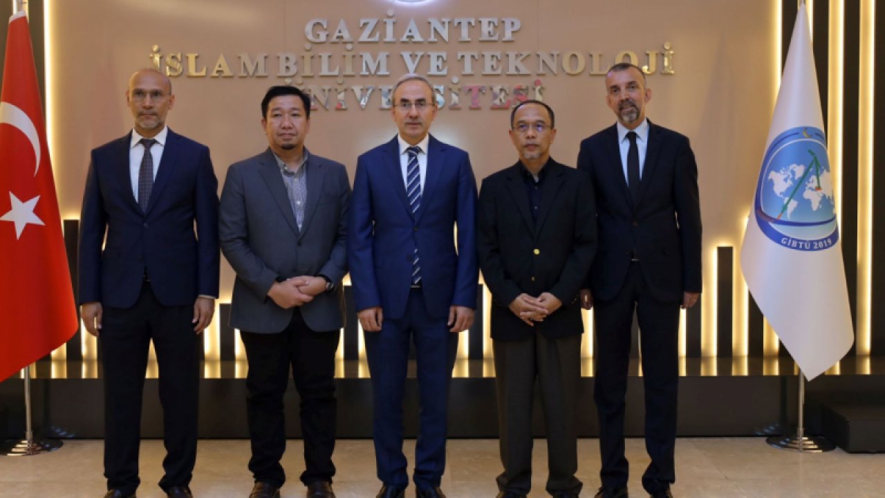Gaziantep İslam Bilim ve Teknoloji Üniversitesi (GİBTÜ) ile Malezya İslami İlimler Üniversitesi arasında Akademik İş Birliği Protokolü imzalandı.