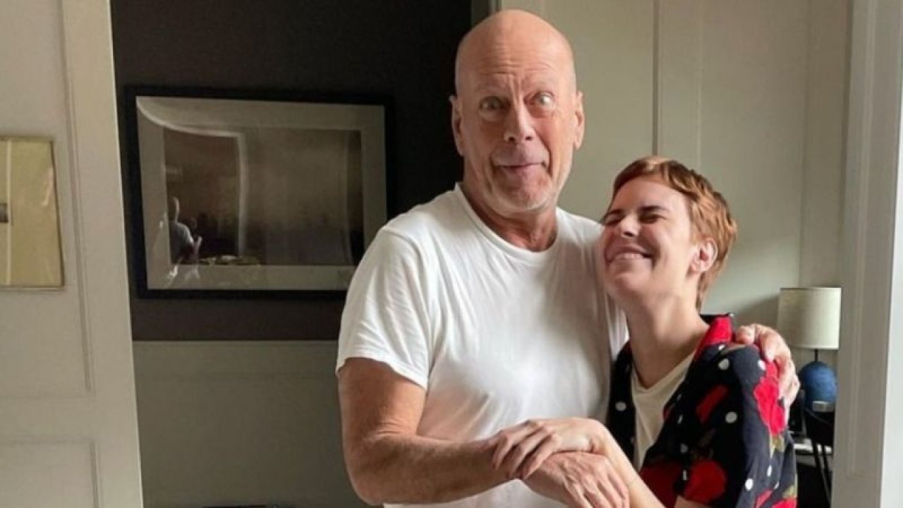 Bruce Willis emekliliğini torun müjdesi ile karşıladı! O artık dede oldu! Hastalığın pençesinde ilk torunu…