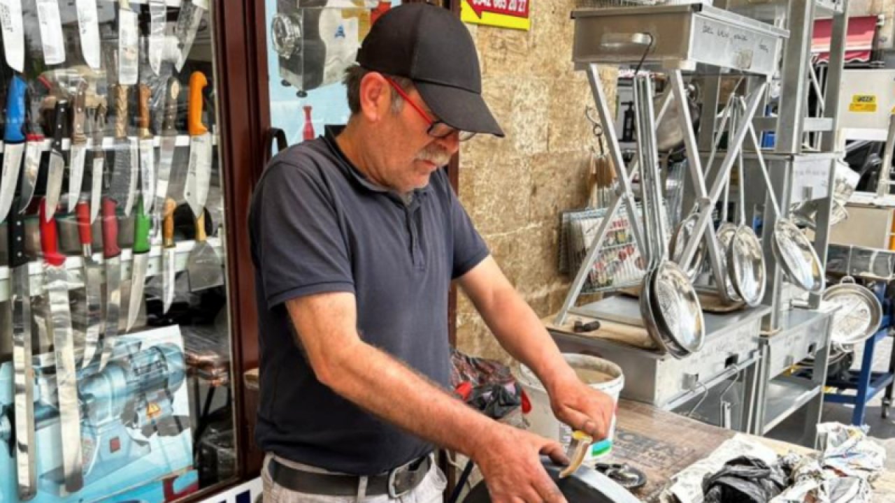 Gaziantep’te Kurban Bayramı öncesi bıçak bileme mesaisi başladı