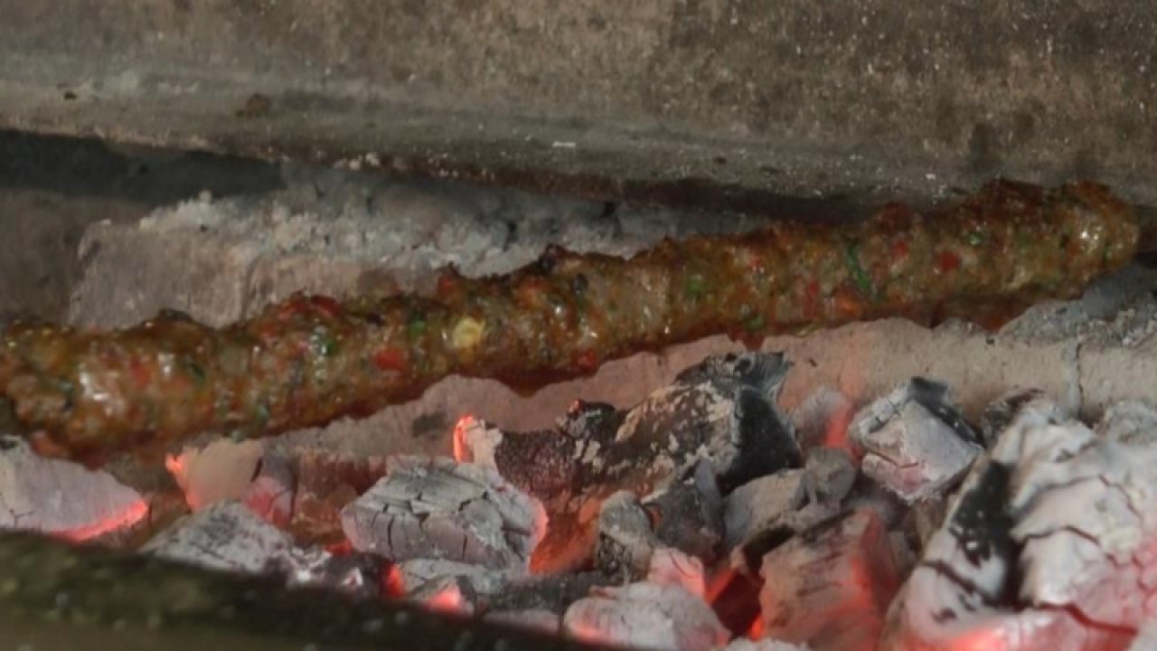 Gaziantep’in unutulmaya yüz tutan yemeği: Simit kebabı... Antep Usulü Simit Kebabı Nasıl Yapılır?
