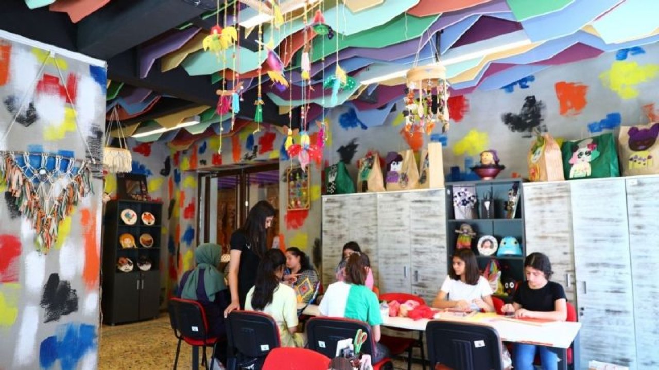 Gaziantep Büyükşehir Belediyesi'nin Çocuk Sanat Merkezi’ndeki yaz kurslarına yoğun ilgi