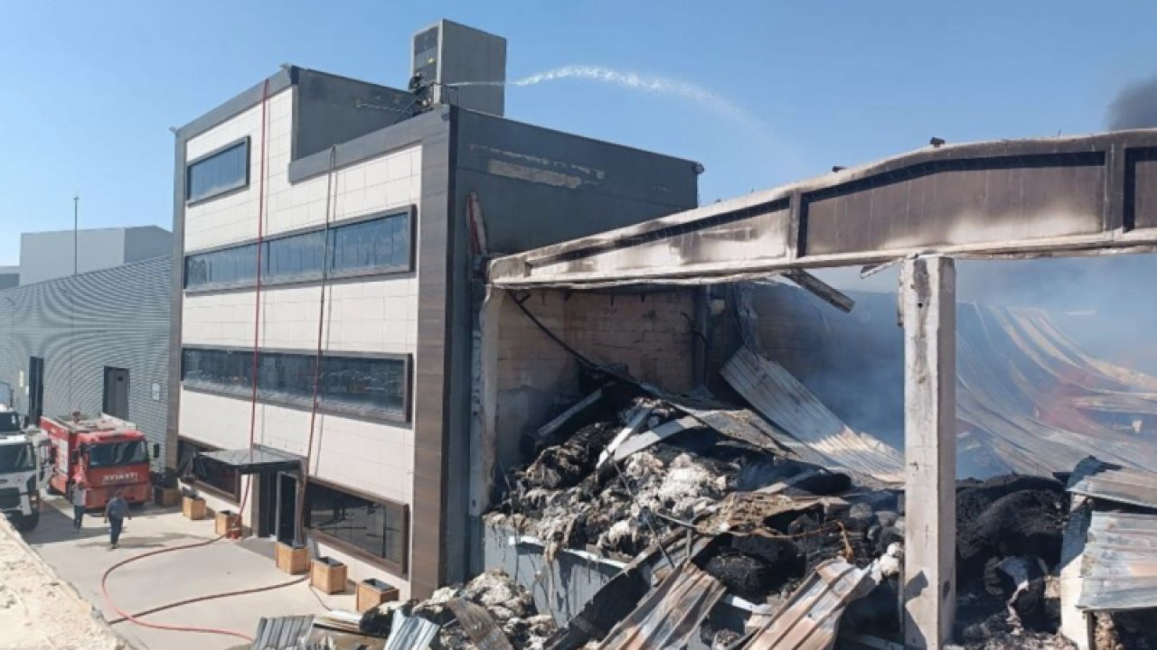 Gaziantep'teki fabrika yangını 5 saatlik çalışmayla kontrol altına alındı! Dumandan etkilenen 10 kişinin tedavisi sürüyor