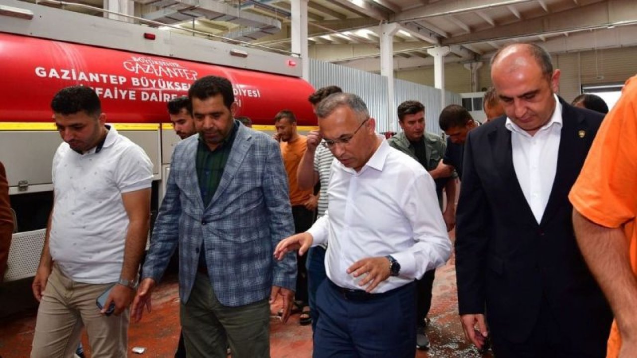 Gaziantep valisi Kemal Çeber yanan fabrikada incelemelerde bulundu. Yanan fabrikada 35 milyon dolarlık zarar oluştu