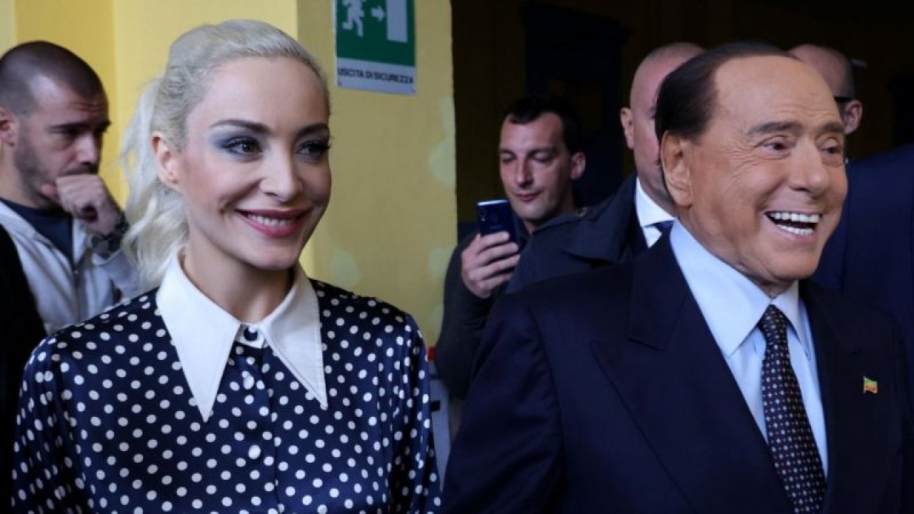 Berlusconi’den 33 yaşındaki sevgilisine 100 milyon euro miras