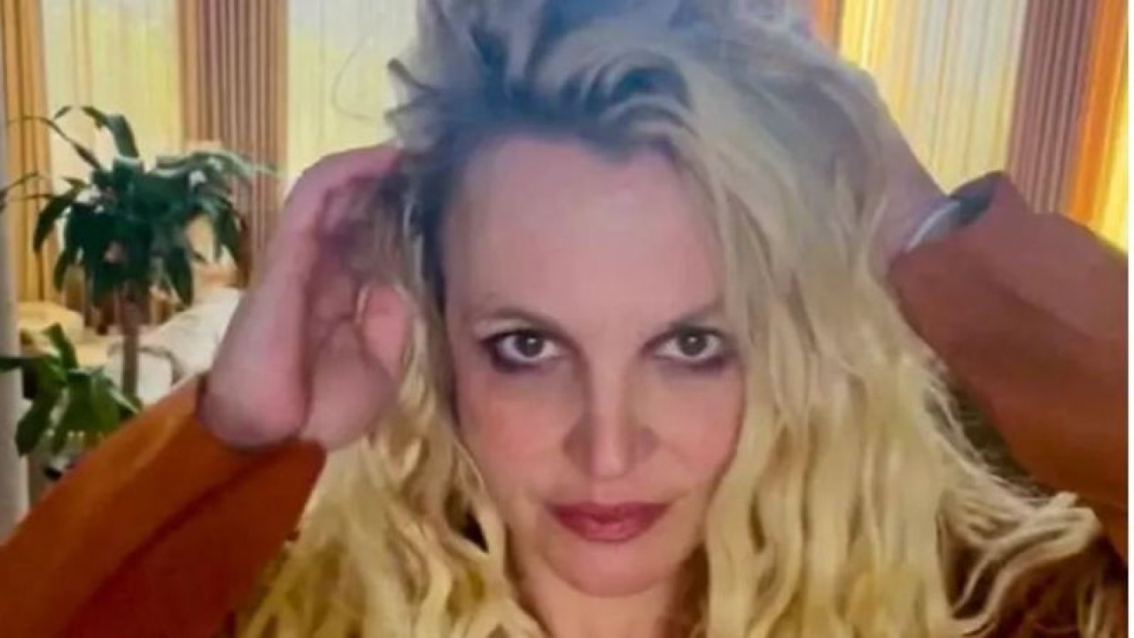 Ünlü şarkıcı herkesin gözü önünde tokat yedi! Gözü dönen Britney Spears bakın ne yaptı?