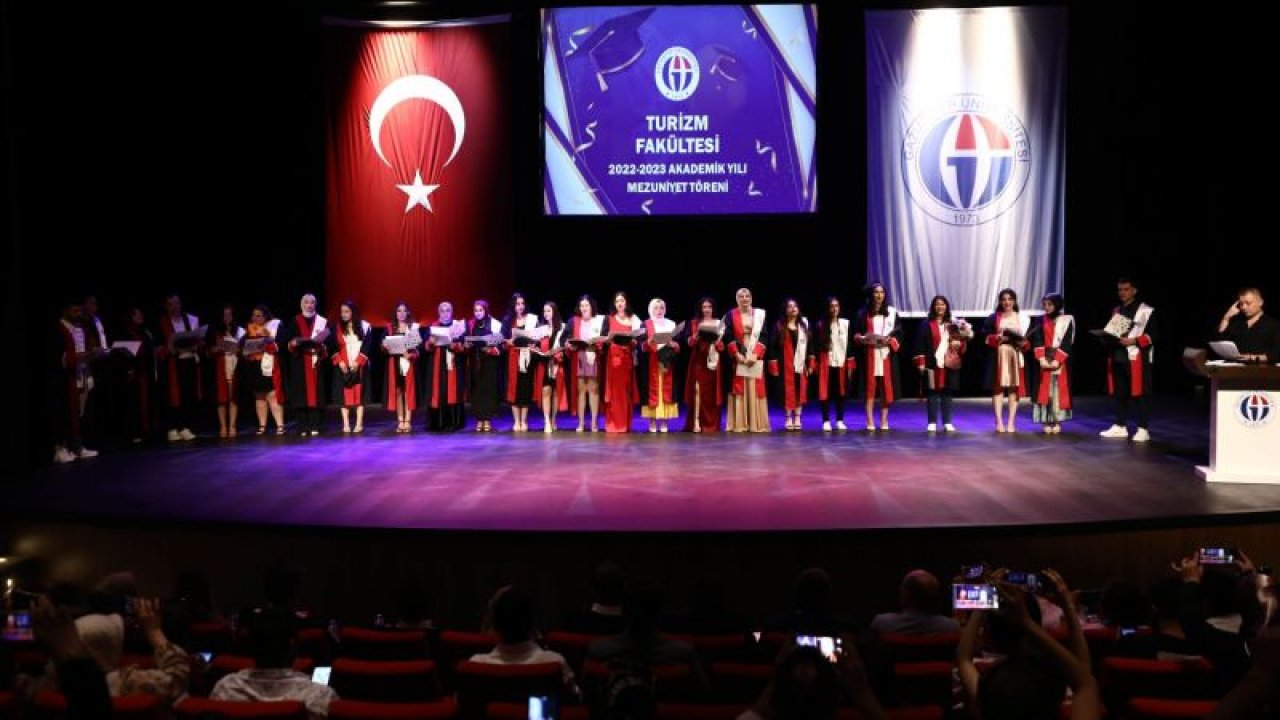 Gaziantep Üniversitesi turizm fakültesinde mezuniyet heyecanı
