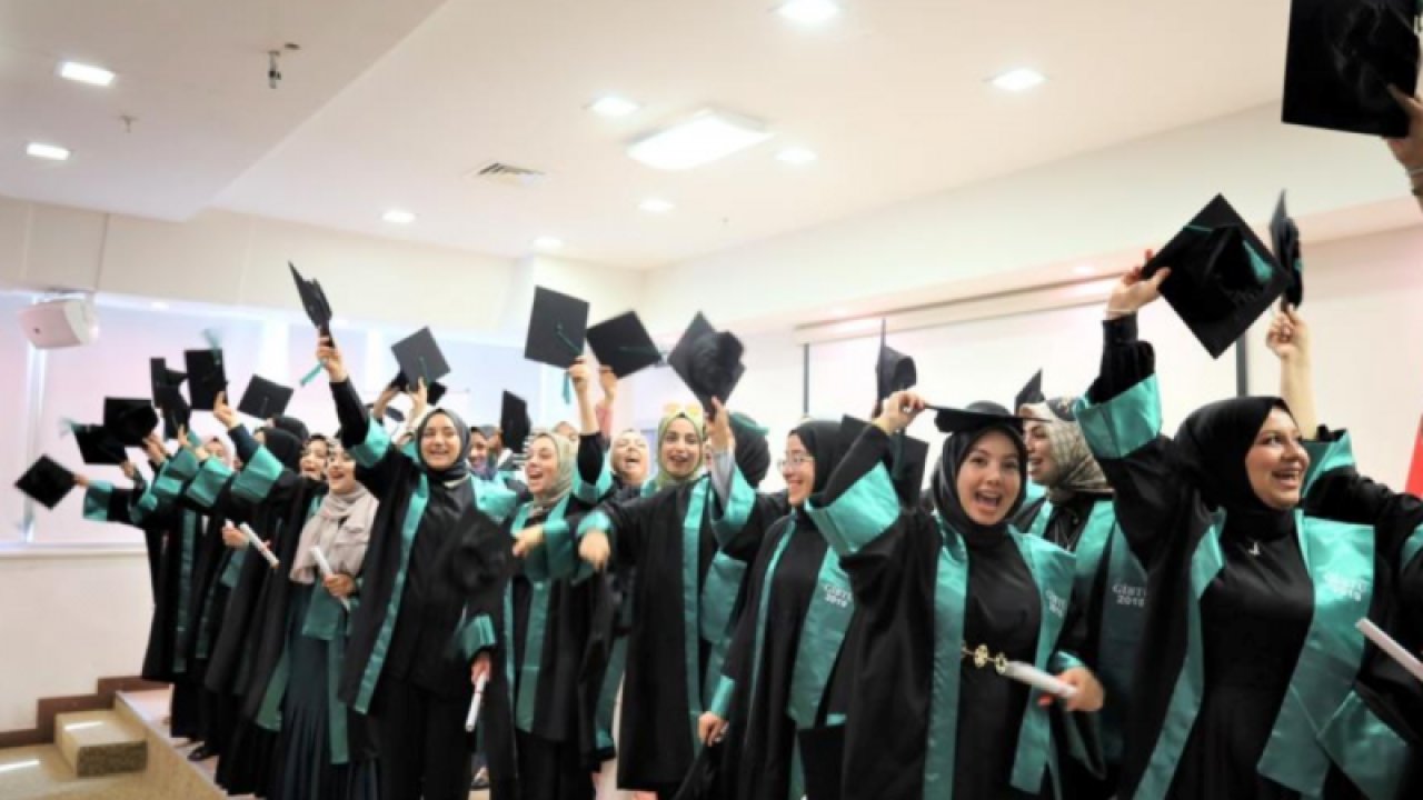 Gaziantep İslam Bilim ve Teknoloji Üniversitesinin GİBTÜden mezun olan 421 öğrenci kep attı