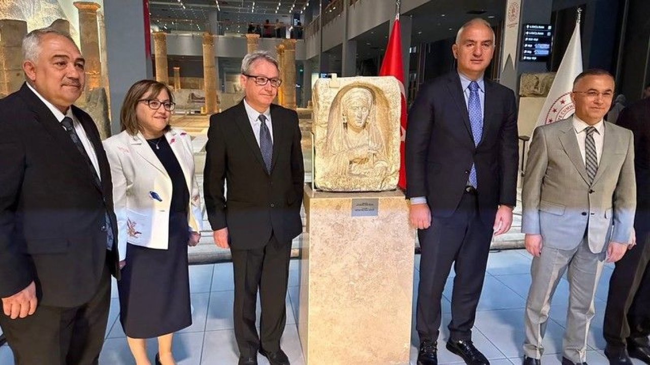 Zeugma kökenli mezar steli,Kültür ve Turizm Bakanı Ersoy’un katıldığı törenle Gaziantep Zeugma Mozaik Müzesi’ne iade edildi