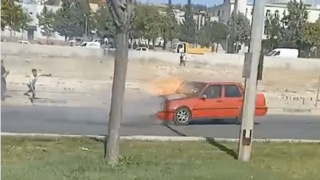 Gaziantep'te bir araç seyir halindeyken yanmaya başladı