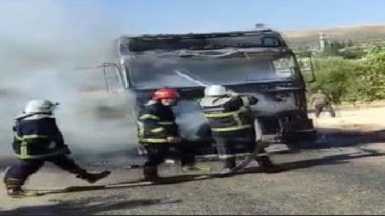 Gaziantep'te seyir halindeki tır yanarak kullanılamaz hale geldi