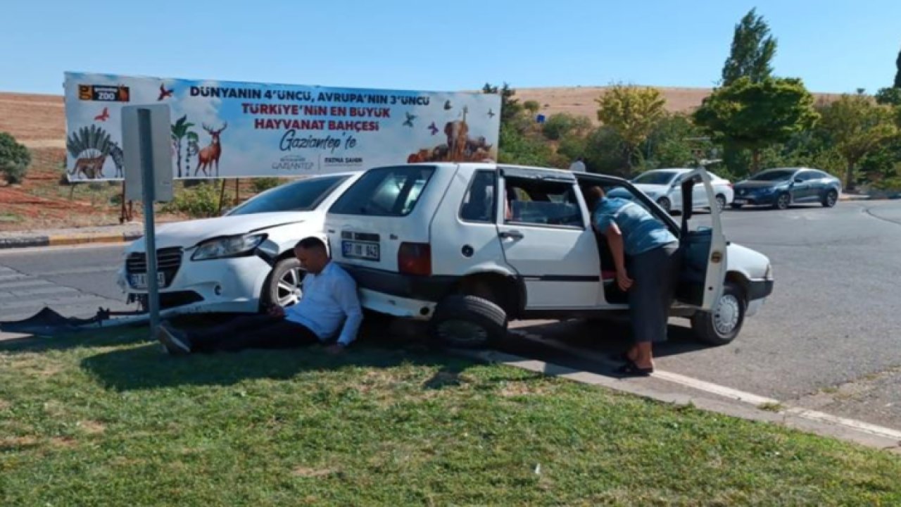 Gaziantep'te Otomobiller kavşakta çarpışıp, refüje çıktı: 2 yaralı... VİDEO HABER