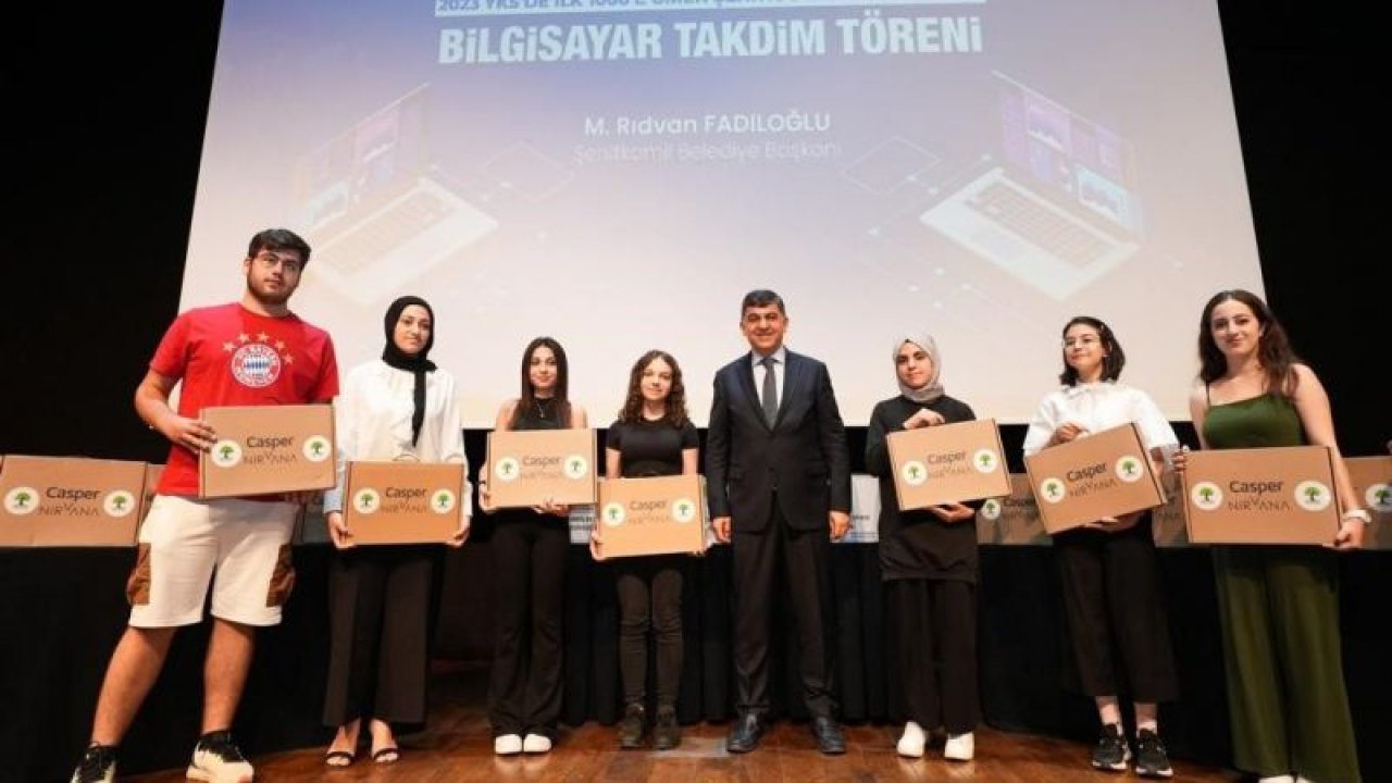Şehitkamil Belediyesi YKS’de başarılı olan öğrencilere bilgisayar hediye etti