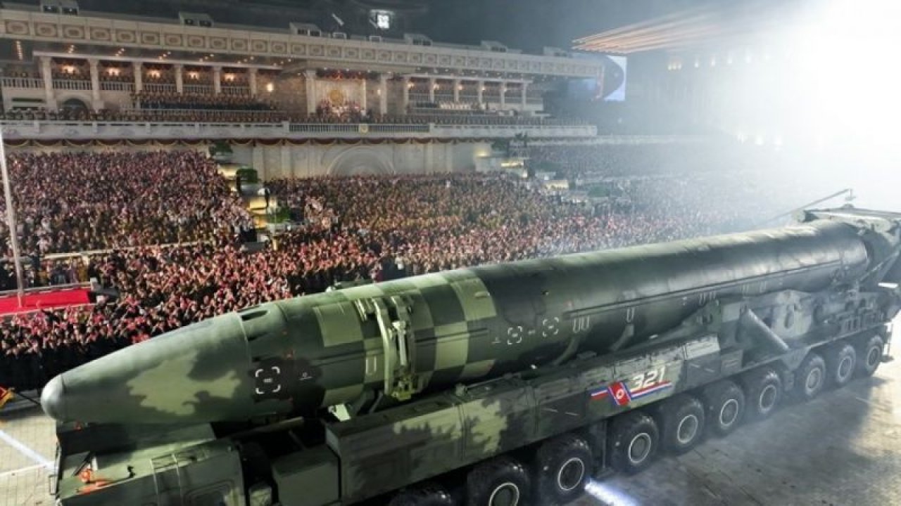 Kuzey Kore’den Zafer Günü’nde İHA ve füzeler ile gövde gösterisi