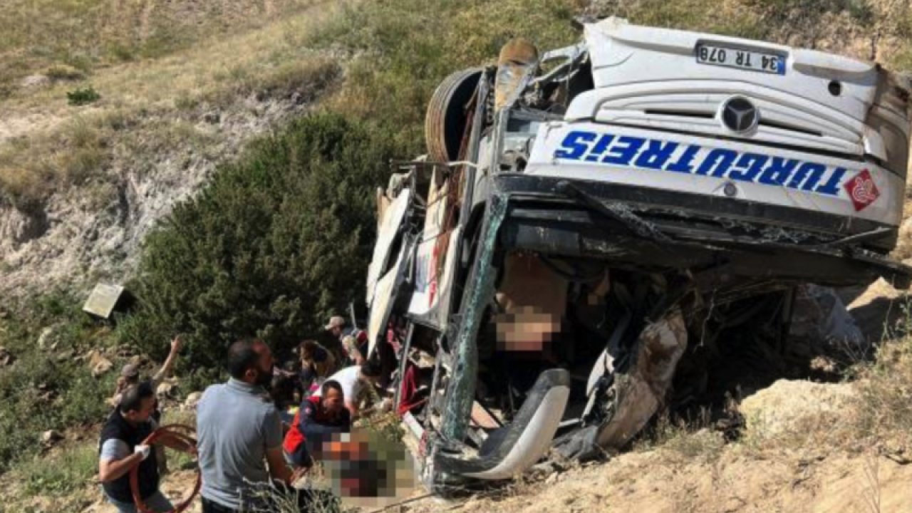 Otobüs Şarampole Uçtu... Horasan-Sarıkamış yolunda feci kaza: 6 Ölü ve 23 yaralı var... OLAY YERİNDEN İLK GÖRÜNTÜLER