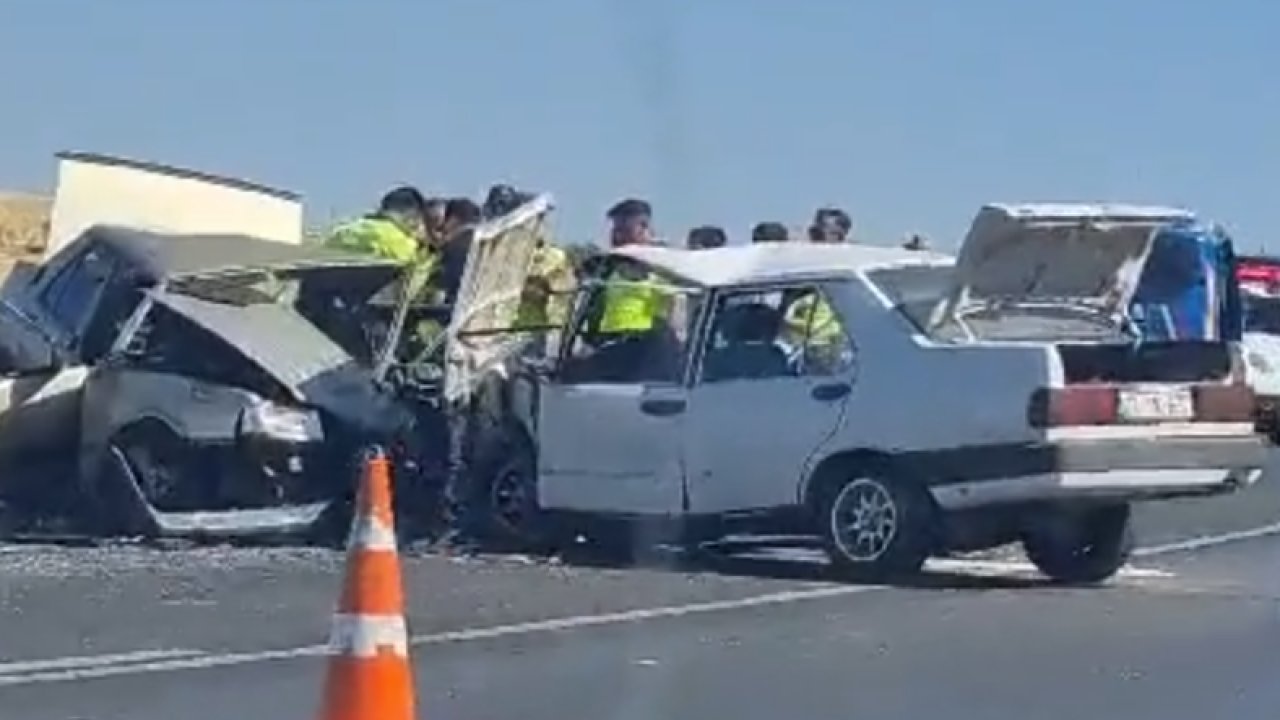 Gaziantep Eski Adana Yolu Nurdağı istikametinde kaza ... 2 Araç Kafa Kafaya Çarpıştı... İŞTE KAZA YERİNDEN GÖRÜNTÜLER