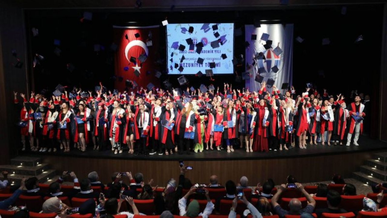 Naci Topçuoğlu Meslek Yüksekokulu genç yeteneklerini mezun etti