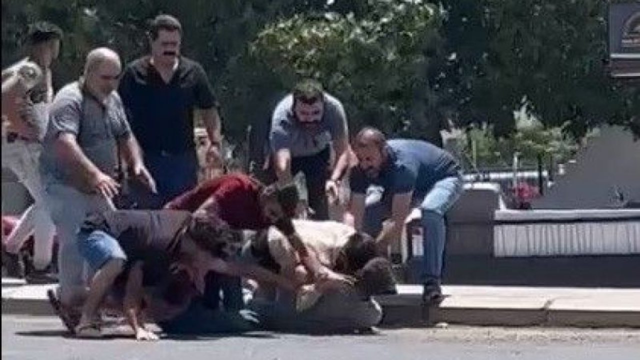 Gaziantep'te yol ortasında kaza sonrası tekme tokatlı kavga