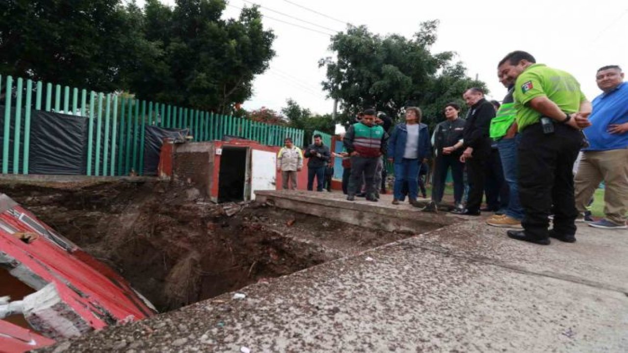 Bina devasa çukura düştü! Görenler şok oldu