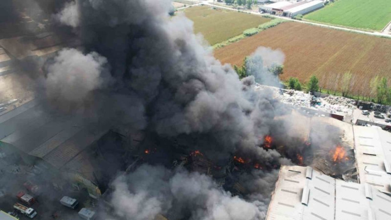 Adana'da geri dönüşüm tesisinde yangın