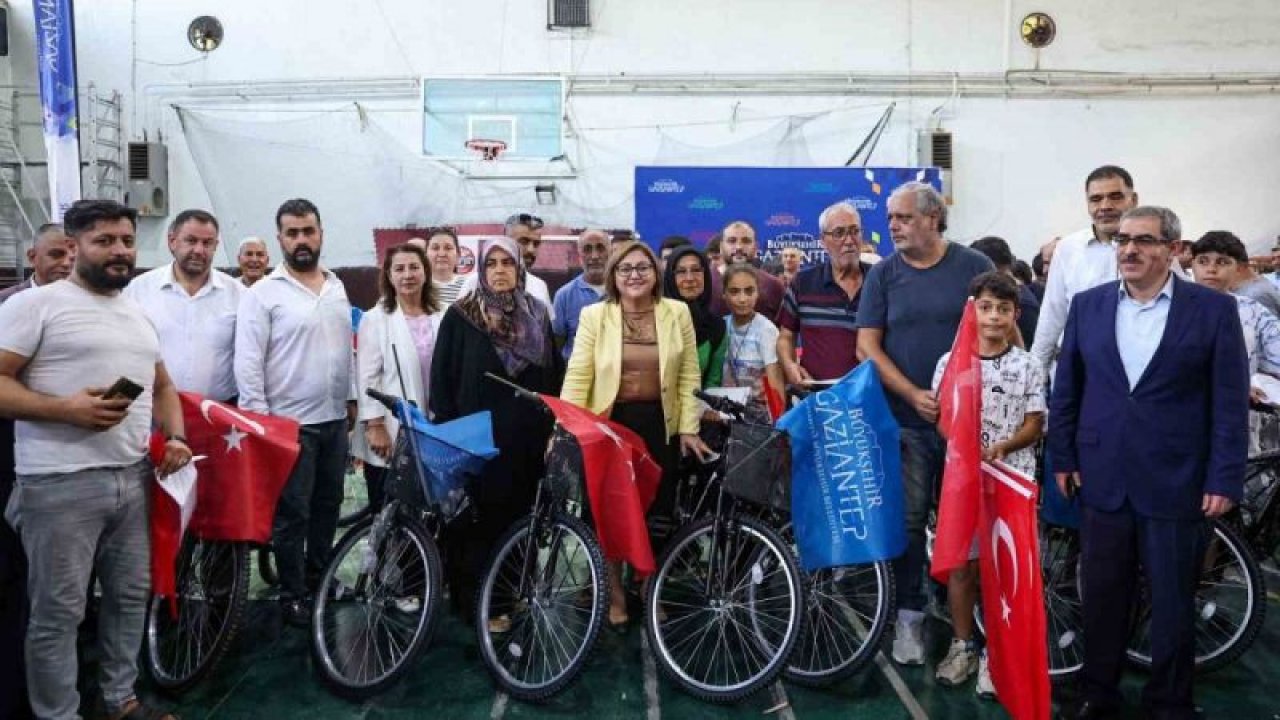 Gaziantep Büyükşehir Belediyesi'nden Nizip’te bulunan bakkallara sepetli bisiklet desteği