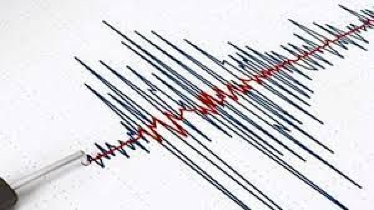 Malatya’da deprem anı güvenlik kameralarına yansıdı