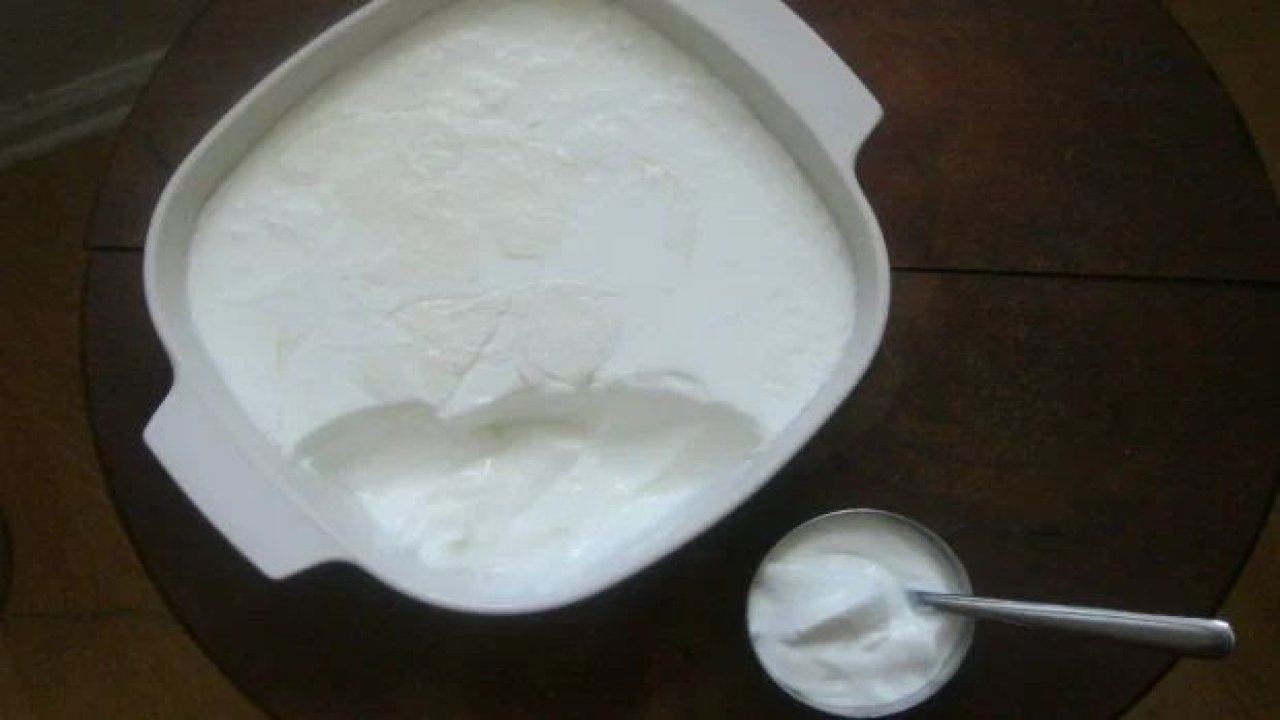 Klasik yoğurt mayalama yönteminden çok farklı... Taş gibi yoğurdun pratik tekniği