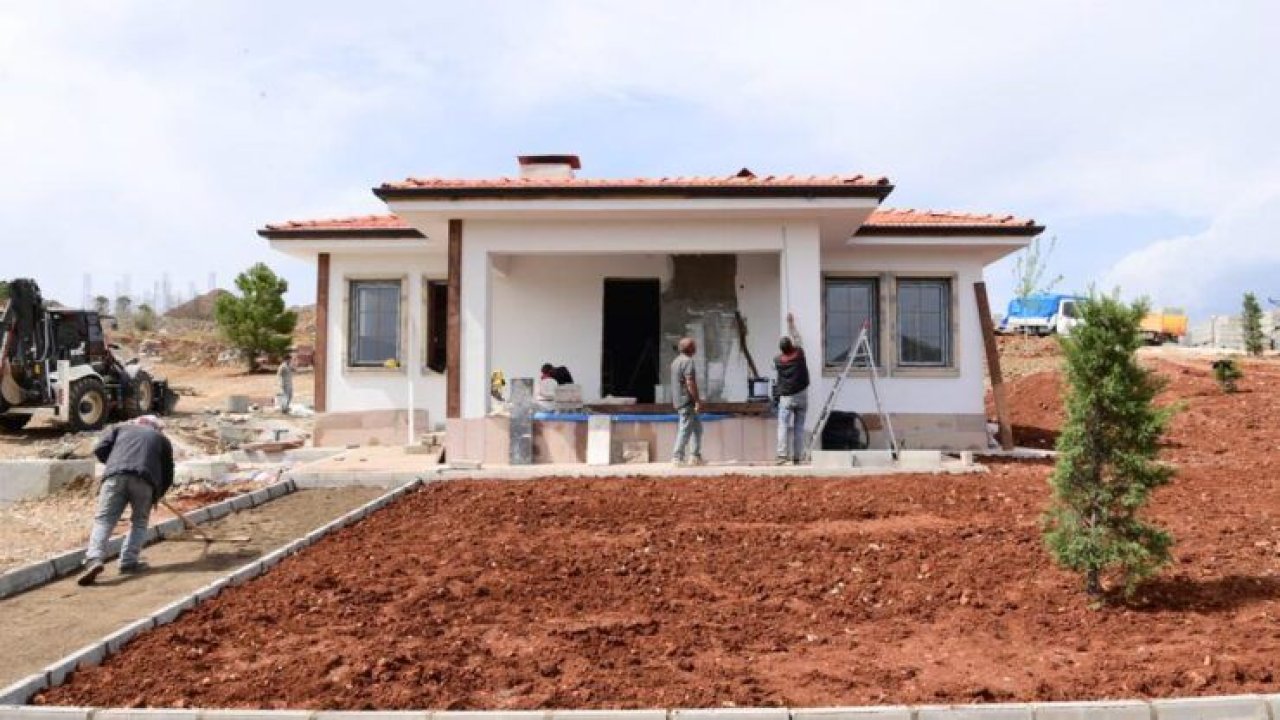 Enkaz haline gelen köy yenilendi: Yapılan evler heyecanlandırdı!