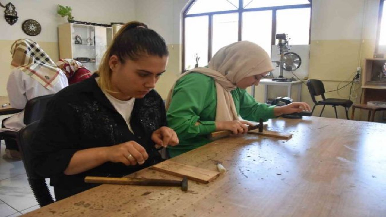 Gaziantep'te unutulmaya yüz tutmuş mesleği kadınlar yaşatıyor