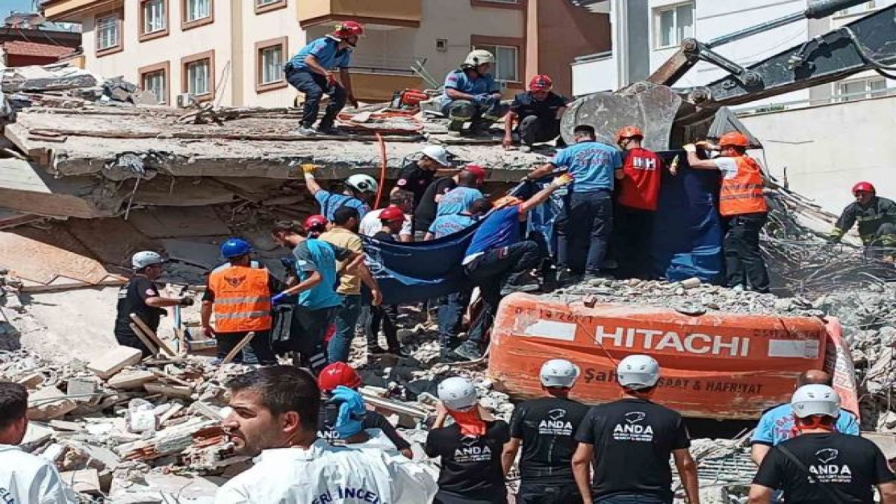 Gaziantep'te Kepçe operatöründen acı haber... 42 yaşındaki kepçe operatörünün cansız bedenine ulaşıldı.