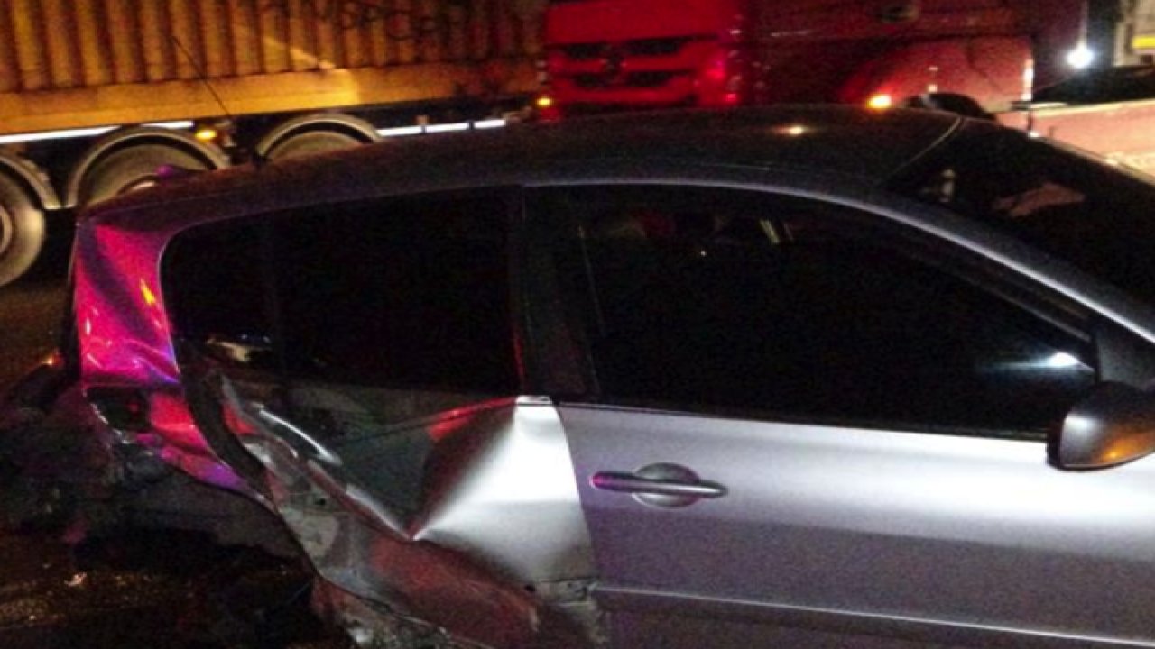 Tarsus-Adana-Gaziantep Otoyolu'da otomobiller çarpıştı, sıkışan sürücüyü itfaiye kurtardı