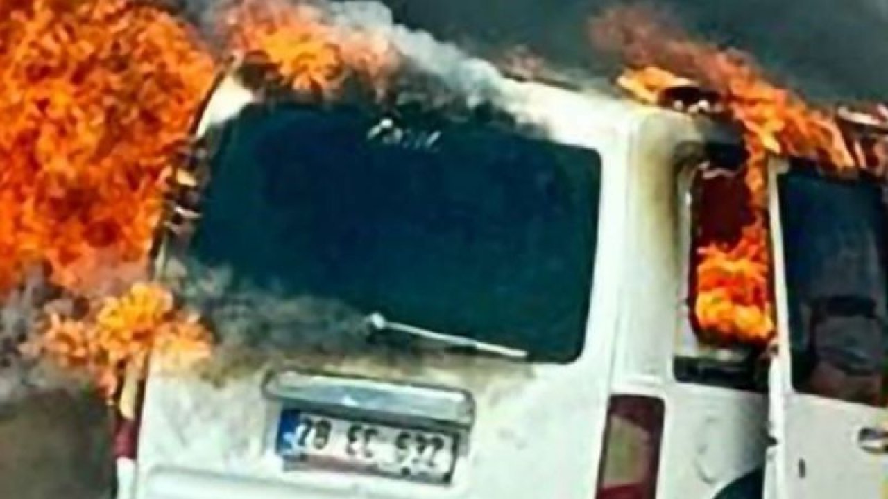 Gaziantep'te alev alarak yanan otomobil hurdaya döndü