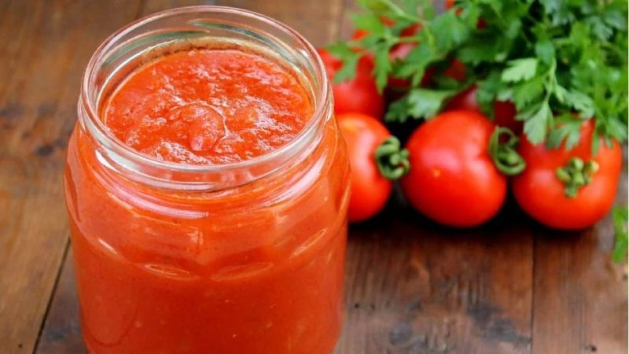 Gaziantepli ev hanımları kışlık domates kurmanın pratik yolunu buldu! Kış boyu taze kalacak, lezzetli konserve için…