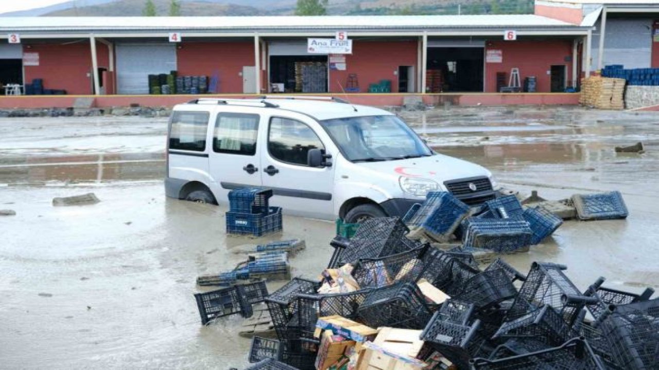 ERZİNCAN selde yıkıldı! Erzincan’da sel sonrası çalışmalar sürüyor