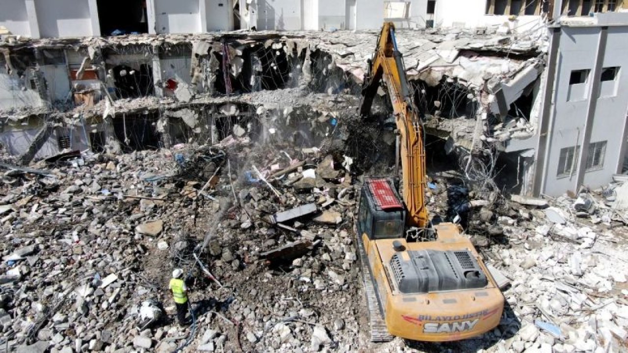 Gaziantep'te bir tarih sona erdi! Depremde ağır hasar alan Dr.Ersin Arslan Eğitim ve Araştırma Hastanesi'nin yıkımı tamamlandı