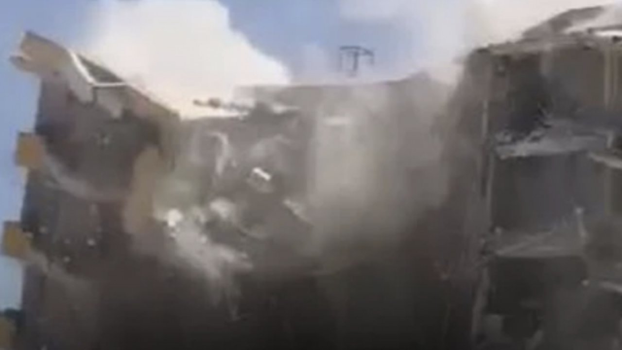 Gaziantep'in İslahiye ilçesindeki 5 katlı bina yıkım sırasında çöktü.