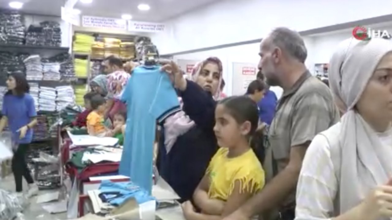 Gaziantep’te öğrencilerin okul kıyafeti heyecanı... Gaziantep'te okul kıyafeti fiyatları ortalama 900 TL ile bin 200 TL arasında