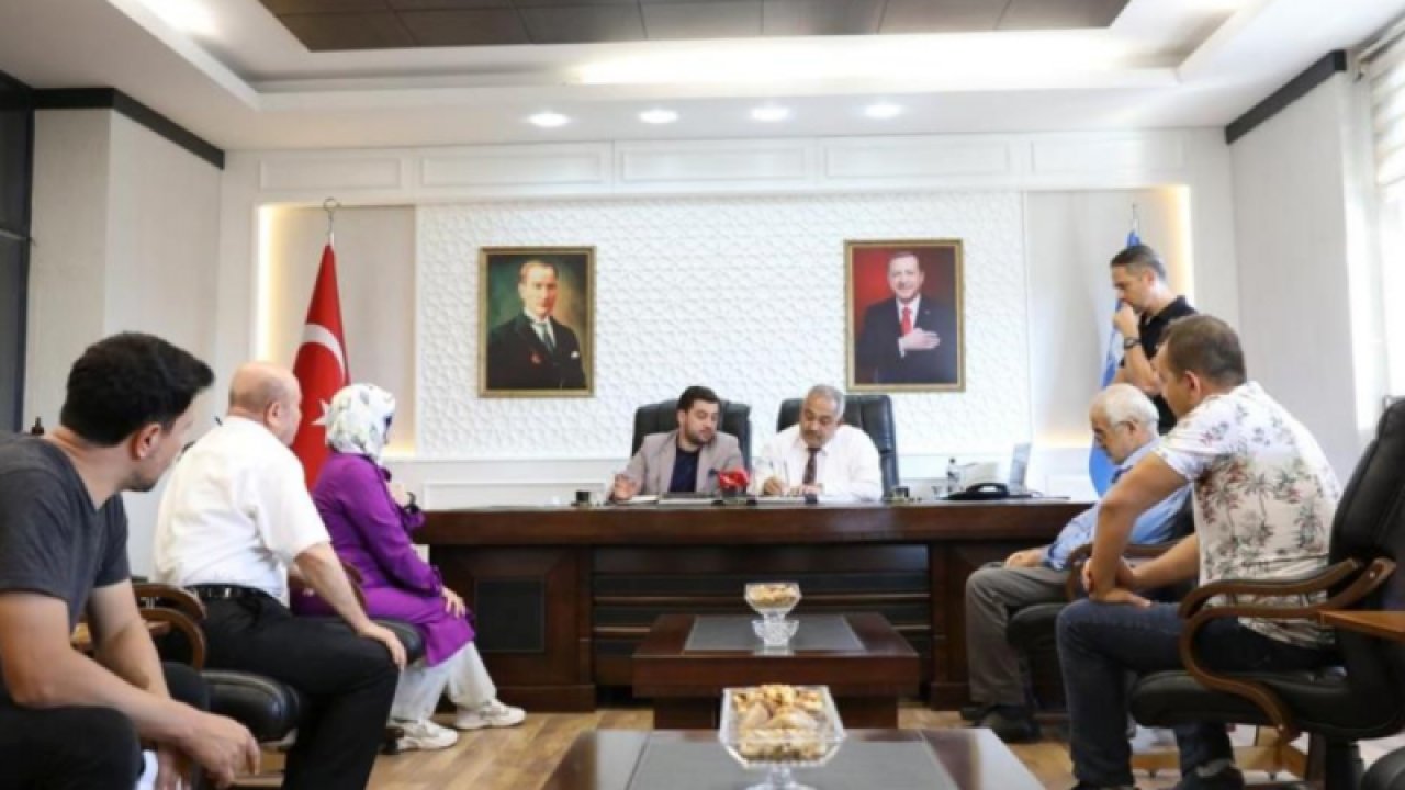 Gaziantep Halkıyla Aradaki Kapıları Kaldıran Başkan Murat Çetin... AK Parti Gaziantep İl Başkanı Çetin ‘Halk günü’ yapmaya başladı