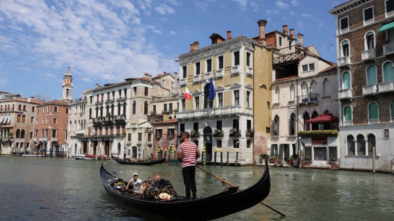 Venedik’te turist yoğunluğuna günlük 5 euro çözümü