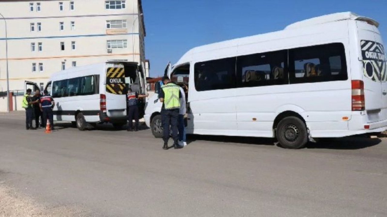 Gaziantep’te jandarma ekiplerinden okul servis araçlarına şok denetimler