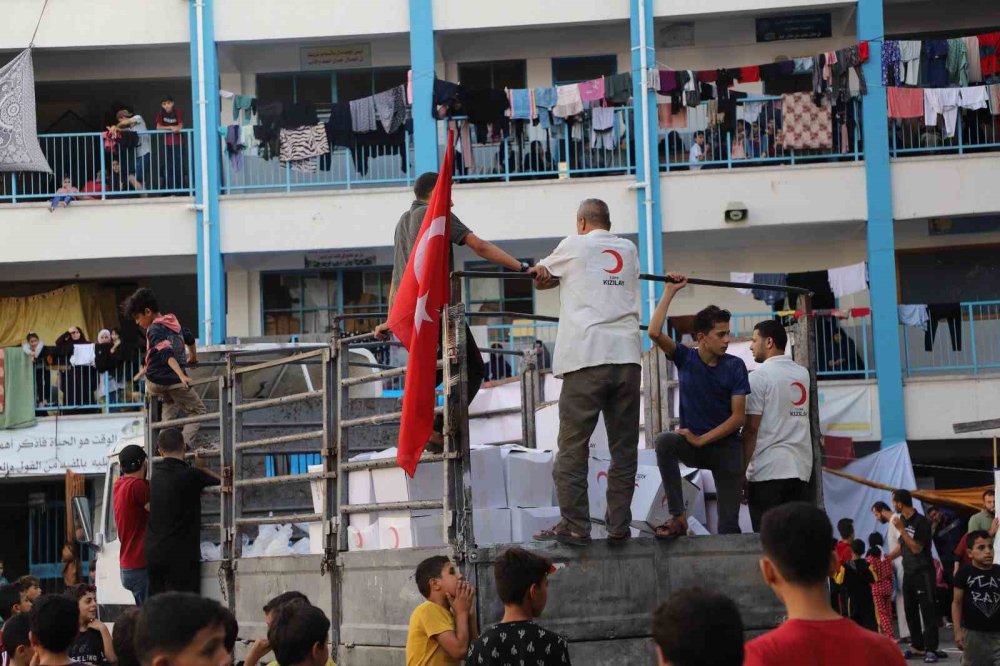 Gazın bittiği Gazze’de Türk Kızılay yemekleri odun ateşinde pişiriyor