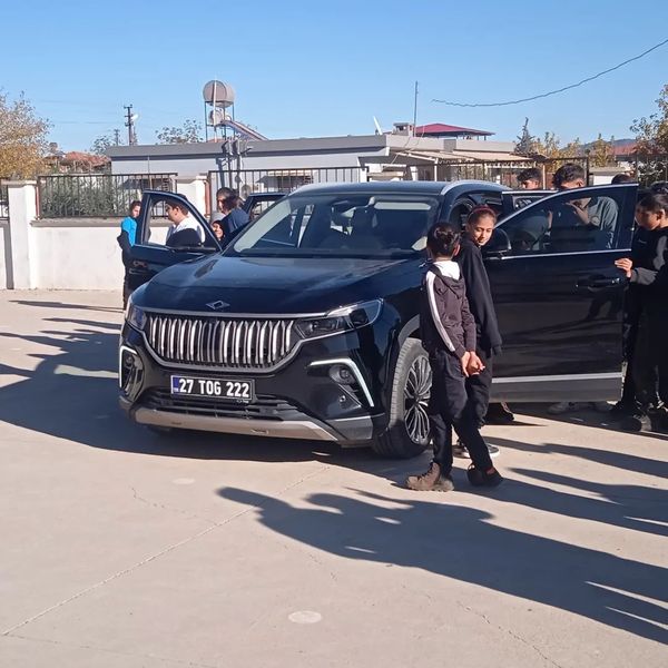 aa-20231222-33248660-33248658-turkiyenin-yerli-otomobili-togg-islahiyede-ogrencilere-tanitildi.jpg